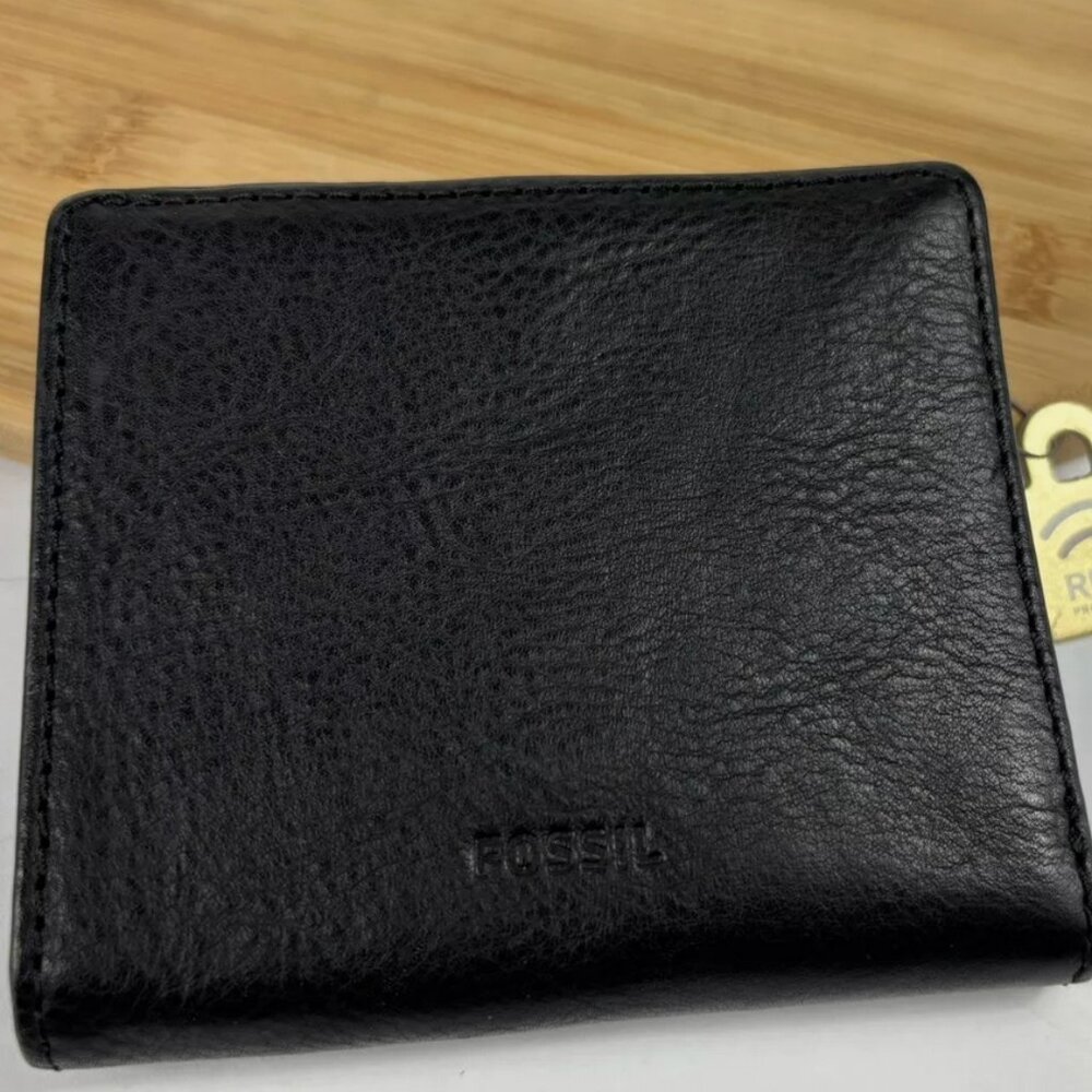 NWT Fossil Women's Logan Leather Wallet RFID Blocking Small Bifold Black